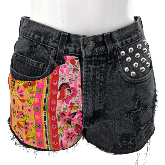Vintage Pants - Gap Denim (31) VINTAGE 90s Black Easy Fit Floral Patch Studd Cut Off Jean Shorts